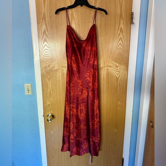 Reformation Salamanca Dress in Helios - Picture 7 of 11